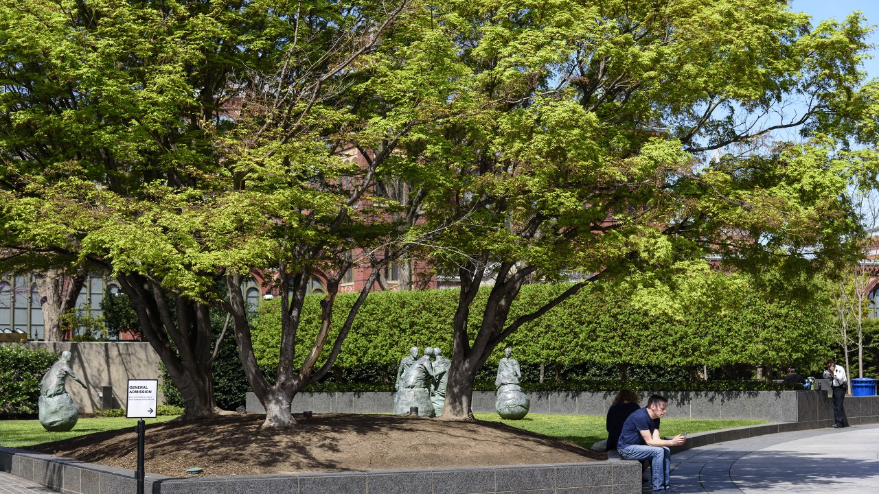 sculpture-garden-plaza